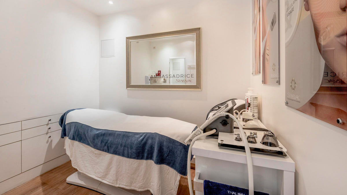 Cabine de soins du visage de l'institut Polymedo, Paris 17e